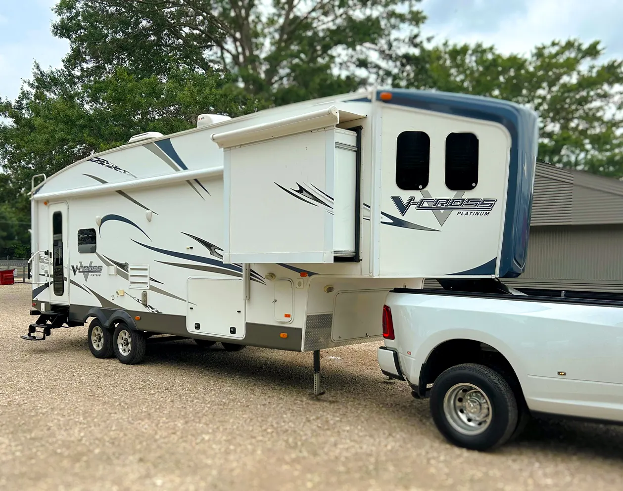 Looking to sell your fifth wheel, bumper pull, or motorhome in Texas, Oklahoma, or Arkansas? We specialize in these RV types and purchase them in any condition, from like-new models to those with water damage or mechanical issues.