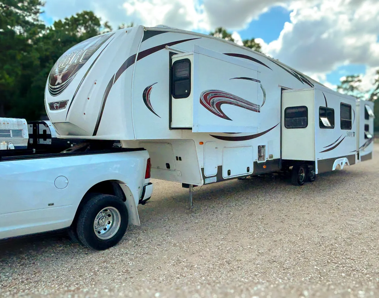 At Texas Tri-State RV Buyer, we make selling your fifth wheel, motorhome, or bumper pull trailer quick and stress free. No matter the condition damaged, outdated, or well-maintained we’ll provide a straightforward cash offer and handle all the paperwork.